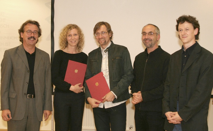 Die Preisträger Bernhard Sommer und Christina Schinegger mit der Jury (Julian Löffler und Christian Knechtl) und Paul Raspotnig (rechts).