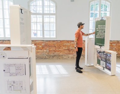 Ausstellung "Architekturpreis Land Salzburg 2024", gestaltet von Eva Zangerle