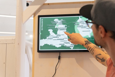 Ausstellung "Architekturpreis Land Salzburg 2024", gestaltet von Eva Zangerle