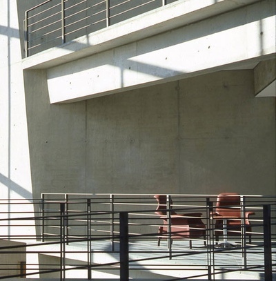 d+r Deubzer Halle rote Stühle