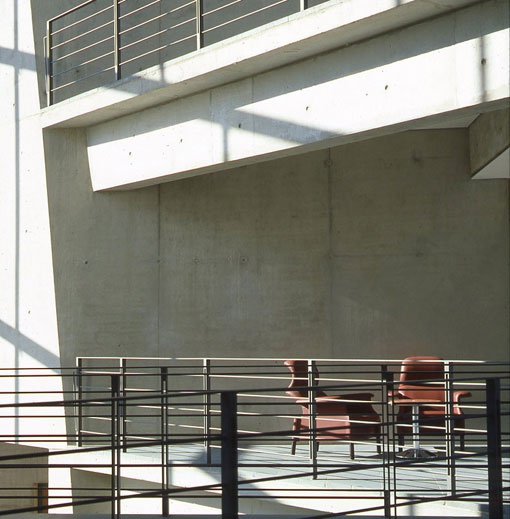 d+r Deubzer Halle rote Stühle